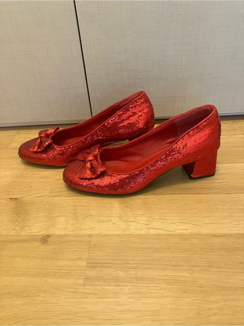 Red sequin shoes - Picture 2 of 4